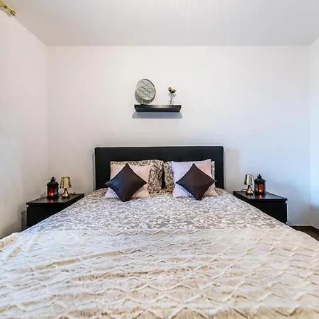 Apartment Le Gracieux Situe En Plein Centre Proche Val Deurope Village Nature